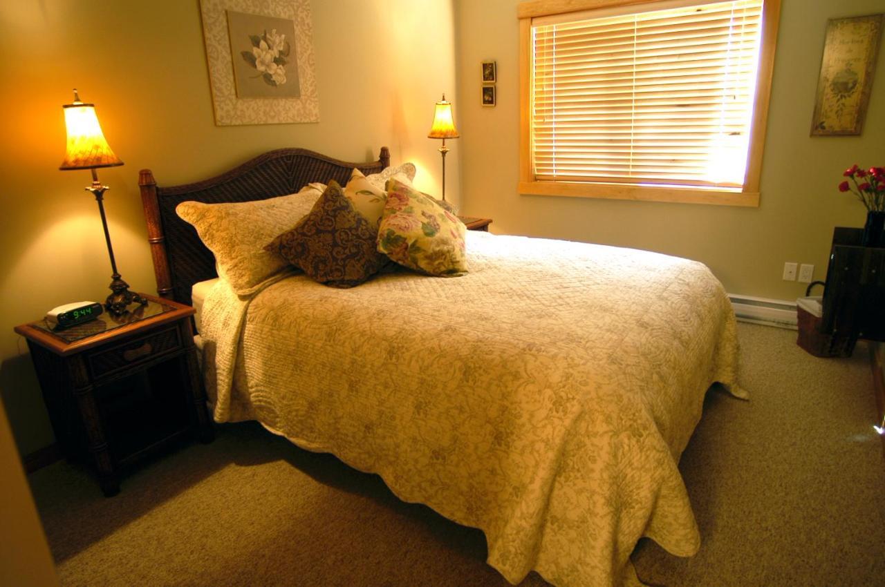 Apartment 411, Antique Heritage Canmore Extérieur photo