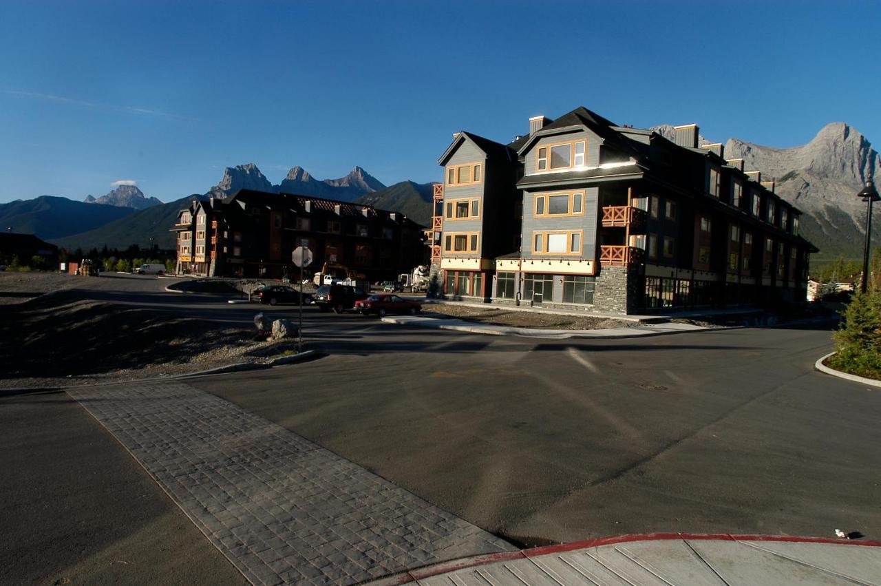 Apartment 411, Antique Heritage Canmore Extérieur photo